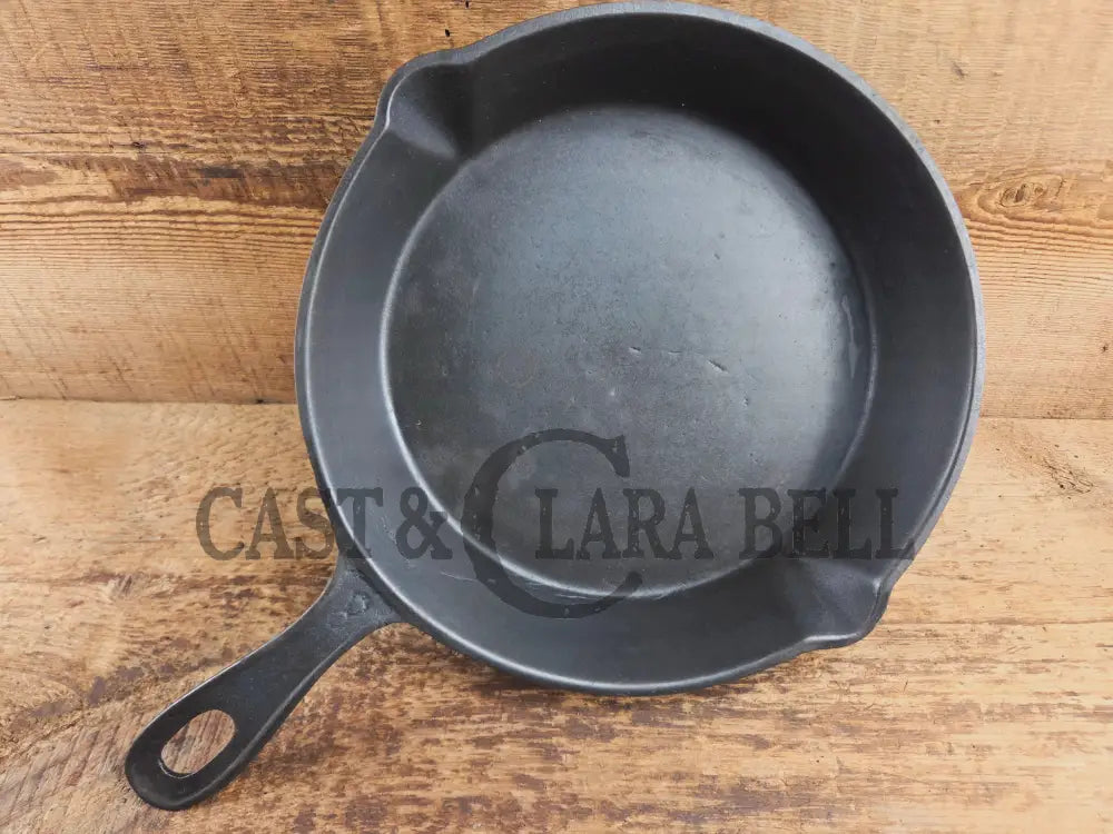 Antique elegant gate-marked unknown #8 skillet. Wonderfully preserved. Est 1880’s Era. Flat handle # Pattern Skillet
