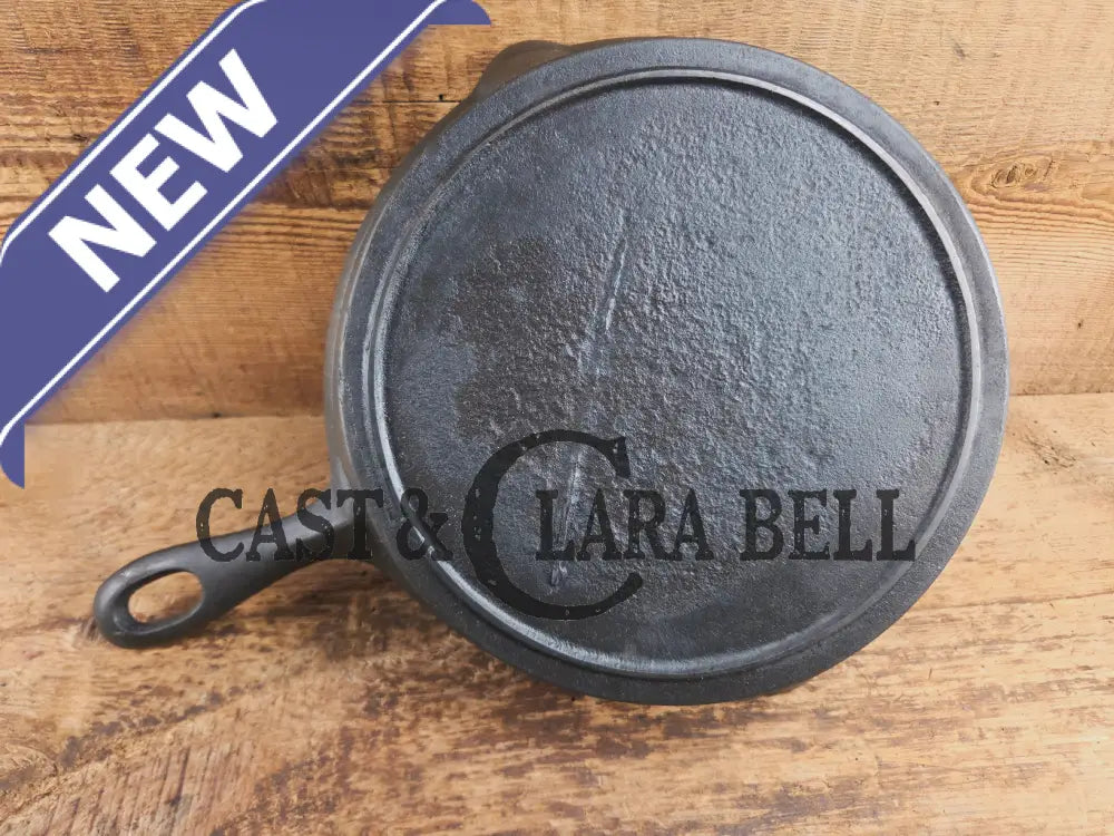 Antique elegant gate-marked unknown #8 skillet. Wonderfully preserved. Est 1880’s Era. Flat handle # Pattern Skillet