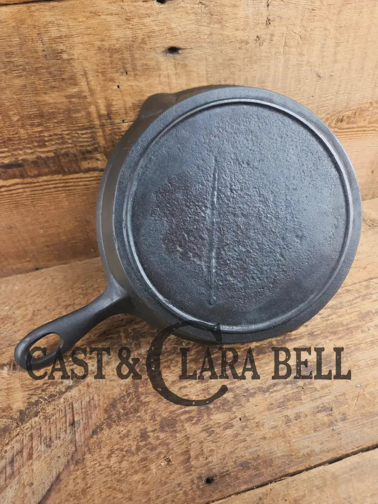 Antique elegant gate-marked unknown #8 skillet. Wonderfully preserved. Est 1880’s Era. Flat handle # Pattern Skillet