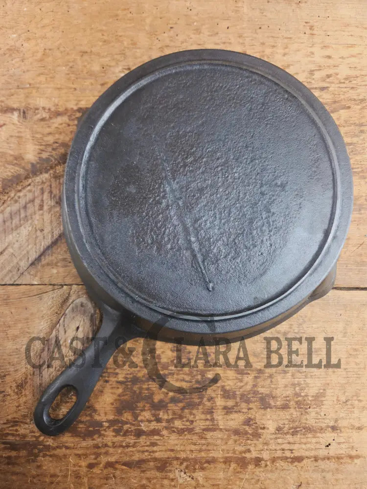 Antique elegant gate-marked unknown #8 skillet. Wonderfully preserved. Est 1880’s Era. Flat handle # Pattern Skillet