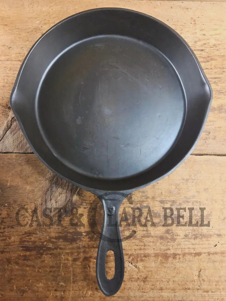 Antique elegant gate-marked unknown #9 skillet. Amazing condition Est 1880’s Era. Flat handle raised #9 Pattern Skillet