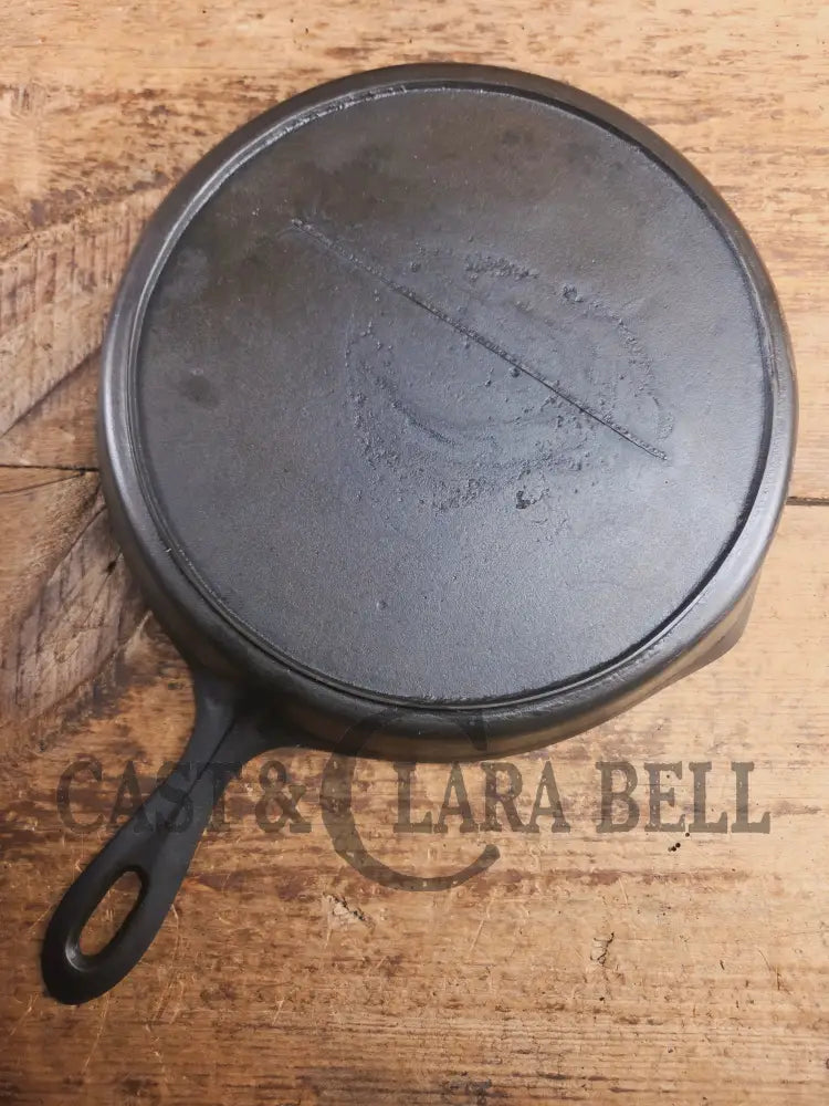 Antique elegant gate-marked unknown #9 skillet. Amazing condition Est 1880’s Era. Flat handle raised #9 Pattern Skillet