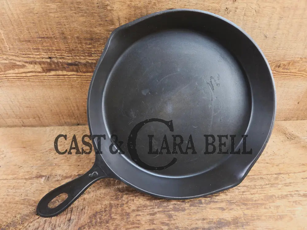 Antique elegant gate-marked unknown #9 skillet. Amazing condition Est 1880’s Era. Flat handle raised #9 Pattern Skillet