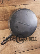 Antique elegant gate-marked unknown #9 skillet. This is GORGEOUS. Est 1880’s. Left single spout heat ring bottom w/