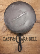 Antique elegant gate-marked unknown #9 skillet. This is GORGEOUS. Est 1880’s. Left single spout heat ring bottom w/