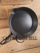 Antique elegant gate-marked unknown #9 skillet. This is GORGEOUS. Est 1880’s. Left single spout heat ring bottom w/