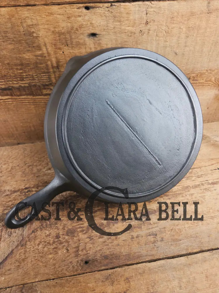 Antique elegant gate-marked unknown #9 skillet. Wonderfully preserved. Est 1880’s Era. Flat handle #7 Pattern Skillet