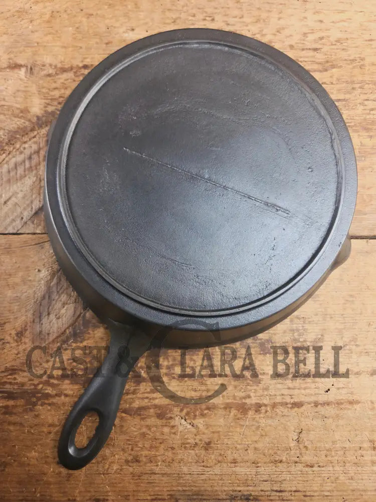 Antique elegant gate-marked unknown #9 skillet. Wonderfully preserved. Est 1880’s Era. Flat handle #7 Pattern Skillet