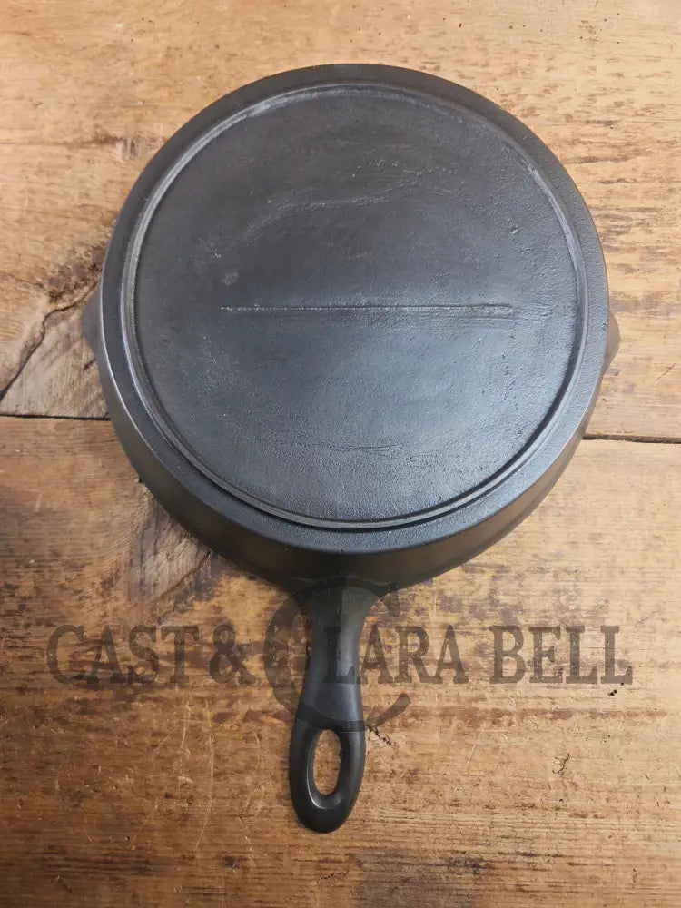 Antique elegant gate-marked unknown #9 skillet. Wonderfully preserved. Est 1880’s Era. Flat handle #7 Pattern Skillet