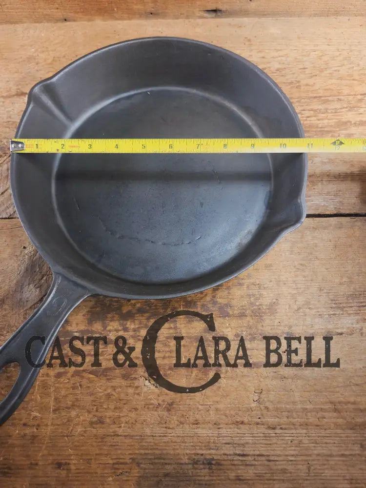 Antique elegant gate-marked unknown #9 skillet. Wonderfully preserved. Est 1880’s Era. Flat handle #7 Pattern Skillet