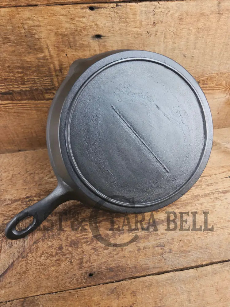 Antique elegant gate-marked unknown #9 skillet. Wonderfully preserved. Est 1880’s Era. Flat handle #7 Pattern Skillet