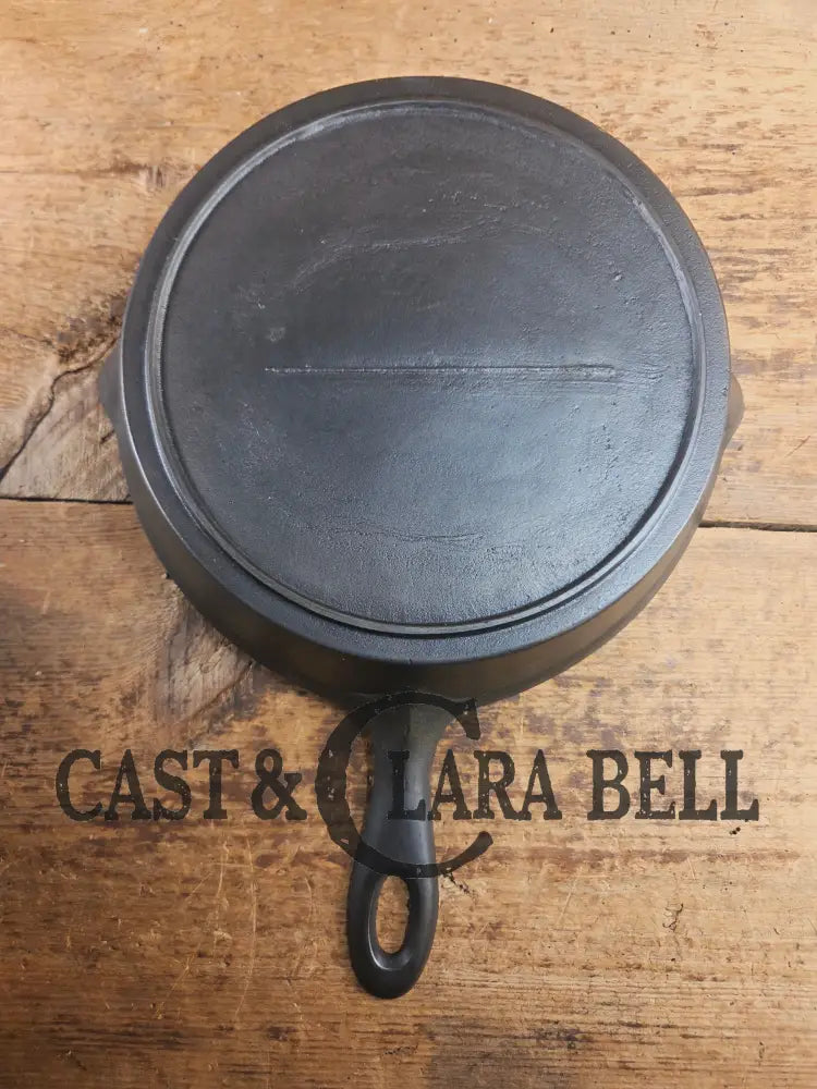Antique elegant gate-marked unknown #9 skillet. Wonderfully preserved. Est 1880’s Era. Flat handle #7 Pattern Skillet