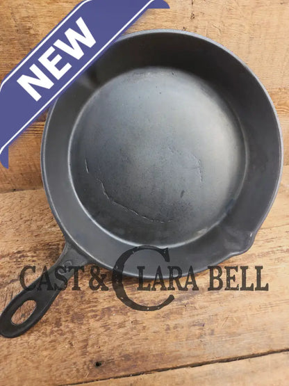 Antique elegant gate-marked unknown #9 skillet. Wonderfully preserved. Est 1880’s Era. Flat handle #7 Pattern Skillet