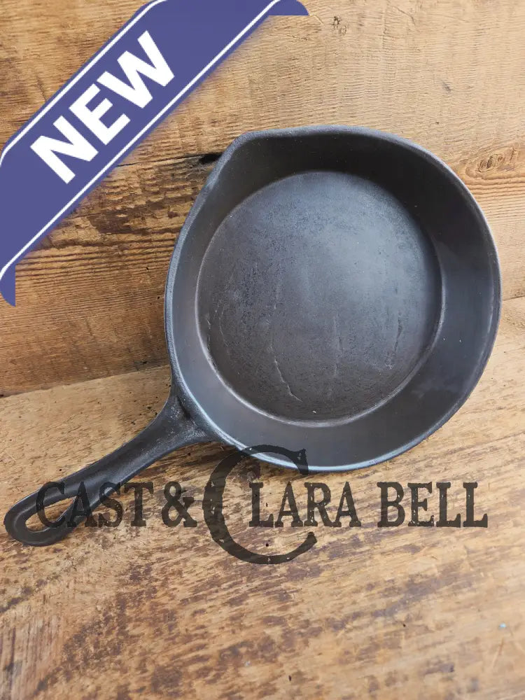 Antique gate-marked unknown #6 skillet. Est 1880’s. Left single spout heat ring bottom w/ fancy handle. Skillet