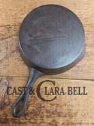 Antique gate-marked unknown #6 skillet. Est 1880’s. Left single spout heat ring bottom w/ fancy handle. Skillet