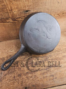 Antique gate-marked unknown #6 skillet. Est 1880’s. Left single spout heat ring bottom w/ fancy handle. Skillet