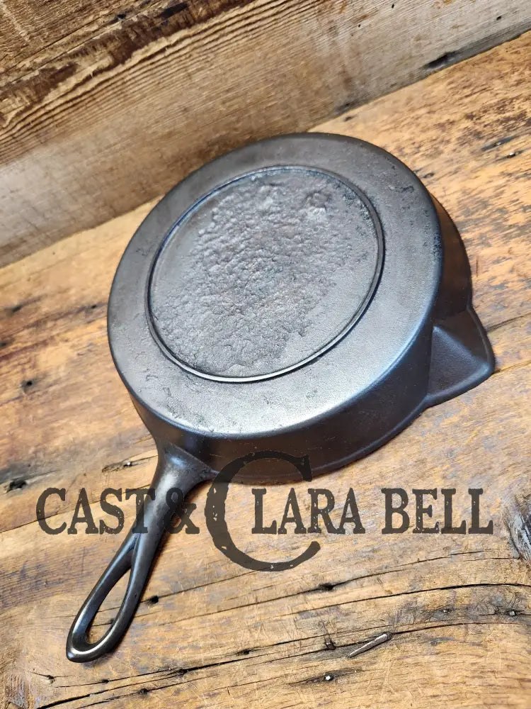 Antique Gate-Marked Unknown #7 Skillet. Est 1880’S. Left Single Spout Heat Ring Bottom W/ Fancy