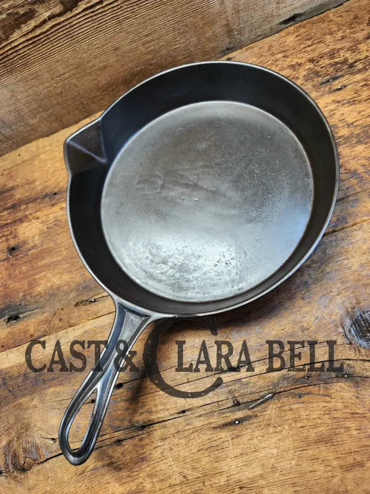 Antique Gate-Marked Unknown #7 Skillet. Est 1880’S. Left Single Spout Heat Ring Bottom W/ Fancy