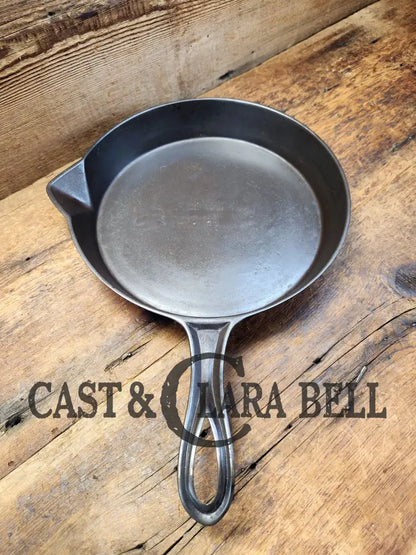 Antique Gate-Marked Unknown #7 Skillet. Est 1880’S. Left Single Spout Heat Ring Bottom W/ Fancy