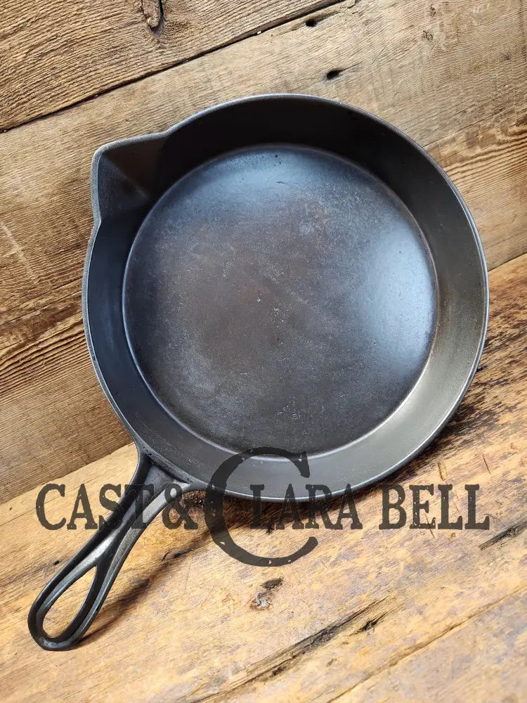 Antique Gate-Marked Unknown #7 Skillet. Est 1880’S. Left Single Spout Heat Ring Bottom W/ Fancy