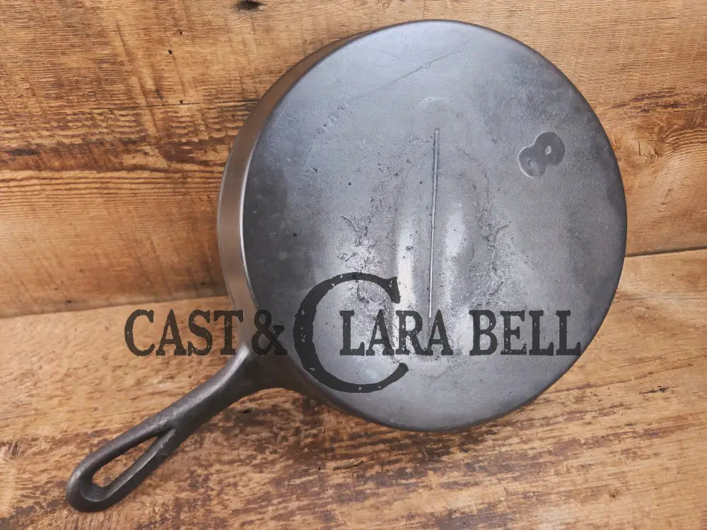 Antique gate-marked unknown #8 skillet. Est 1880’s. Left single spout heat ring bottom w/ semi fancy handle Skillet