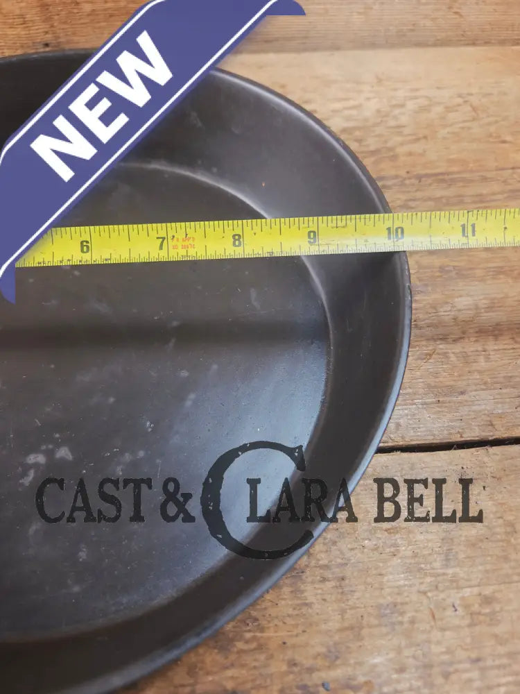 Antique gate-marked unknown #8 skillet. Est 1880’s. Left single spout heat ring bottom w/ semi fancy handle Skillet