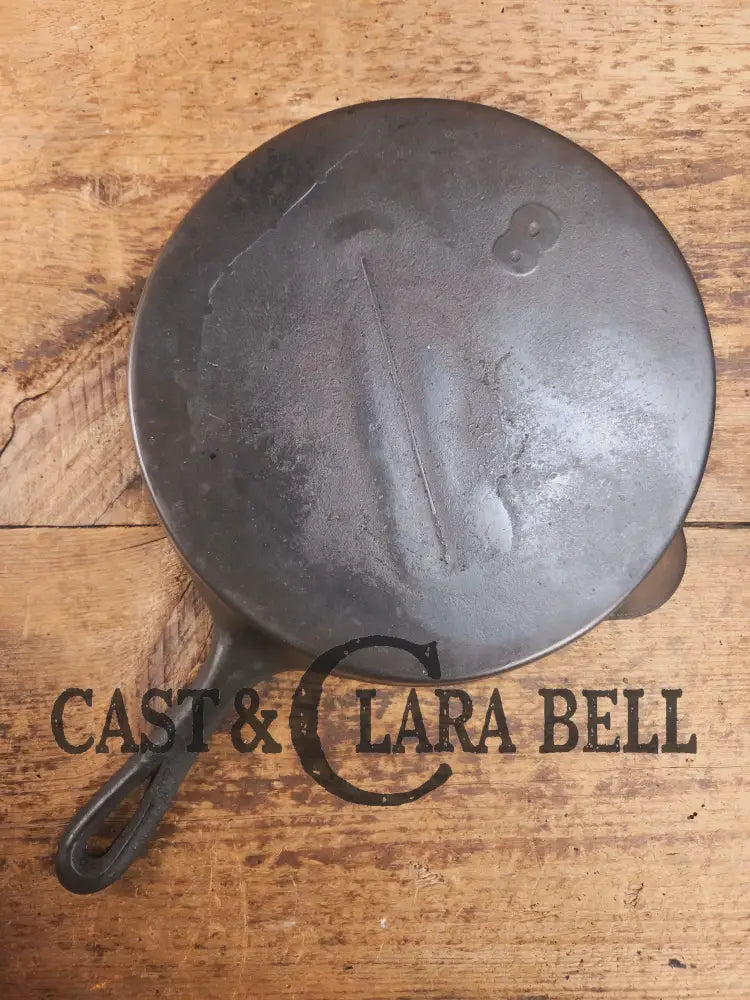 Antique gate-marked unknown #8 skillet. Est 1880’s. Left single spout heat ring bottom w/ semi fancy handle Skillet
