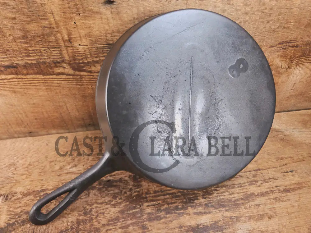 Antique gate-marked unknown #8 skillet. Est 1880’s. Left single spout heat ring bottom w/ semi fancy handle Skillet