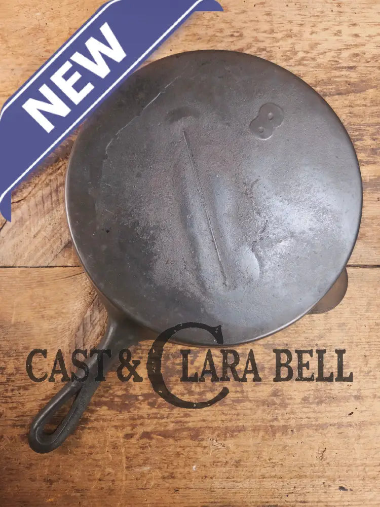 Antique gate-marked unknown #8 skillet. Est 1880’s. Left single spout heat ring bottom w/ semi fancy handle Skillet