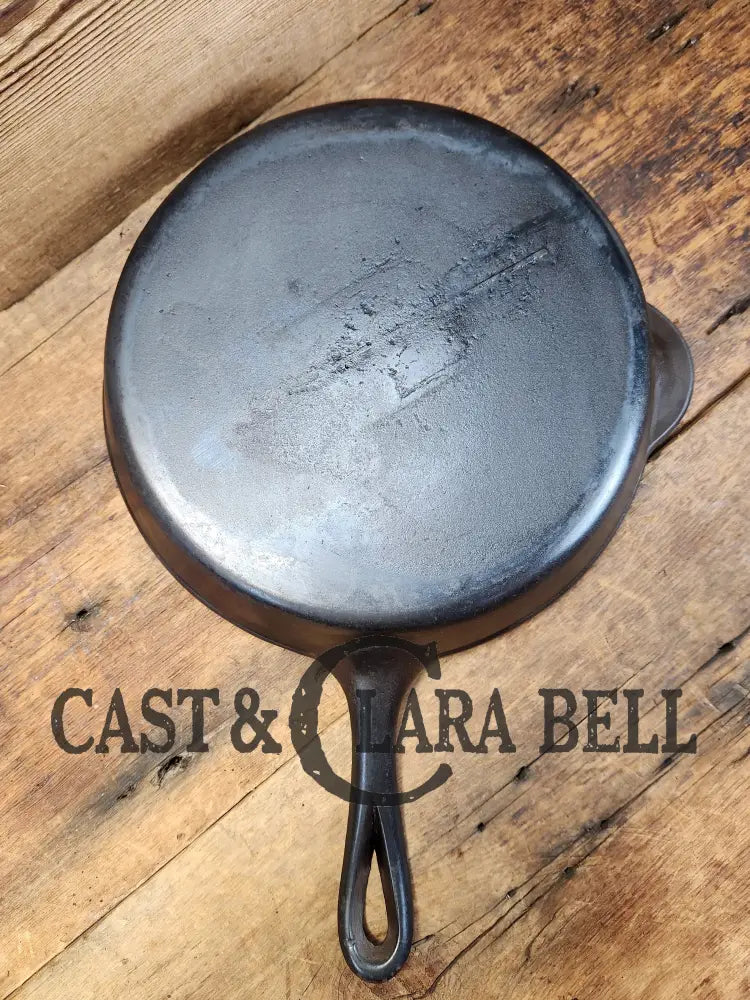 Antique Gate-Marked Unknown #7 Skillet. Est 1880’S. Left Single Spout Smooth Bottom W/ Fancy