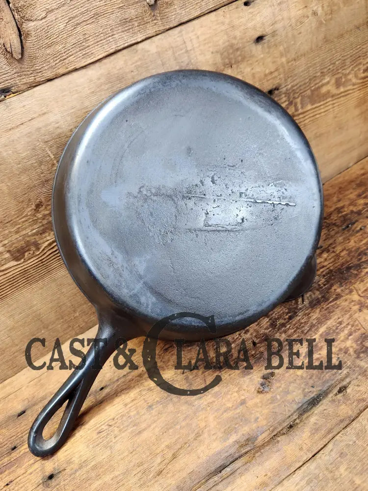 Antique Gate-Marked Unknown #7 Skillet. Est 1880’S. Left Single Spout Smooth Bottom W/ Fancy