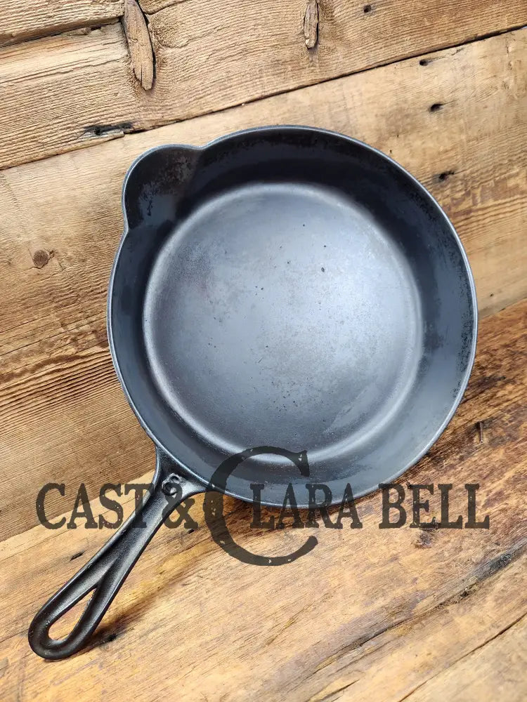 Antique Gate-Marked Unknown #7 Skillet. Est 1880’S. Left Single Spout Smooth Bottom W/ Fancy