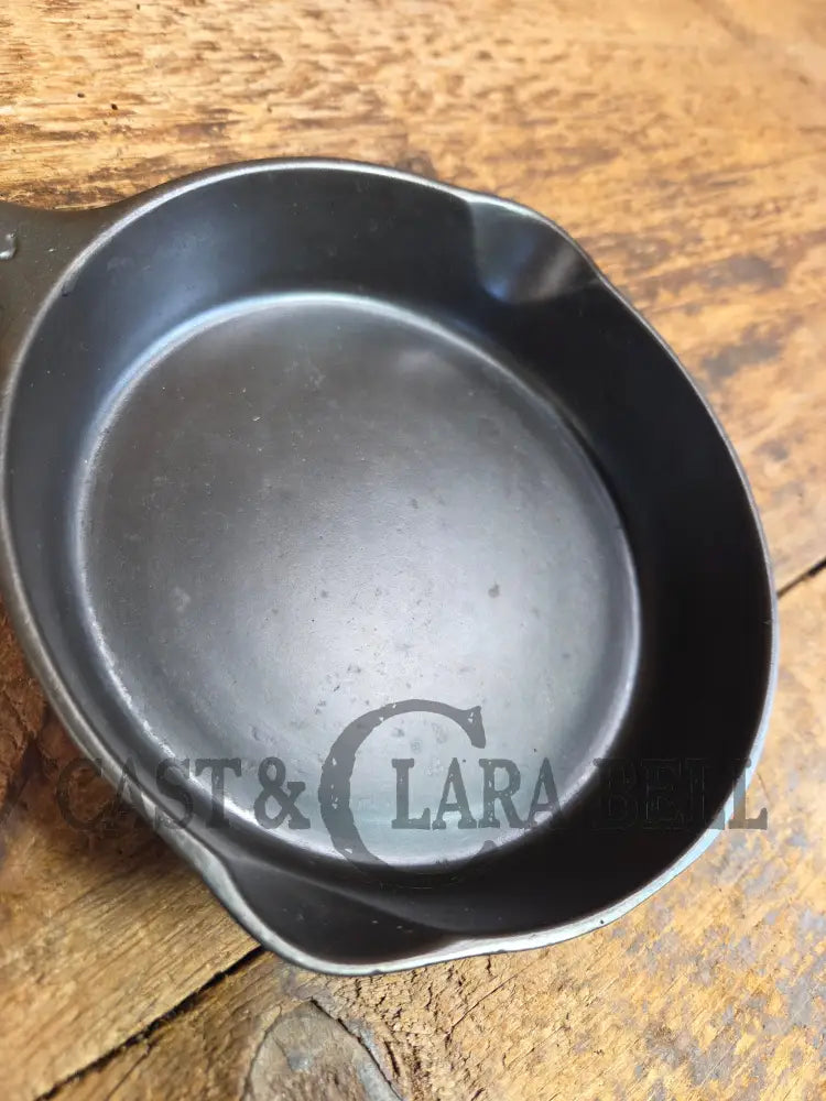 Awesome 1920’s Era Wagner Sidney -O- #3 Skillet with ’Pie’ Logo and Smooth Bottom 1053 - Skillet