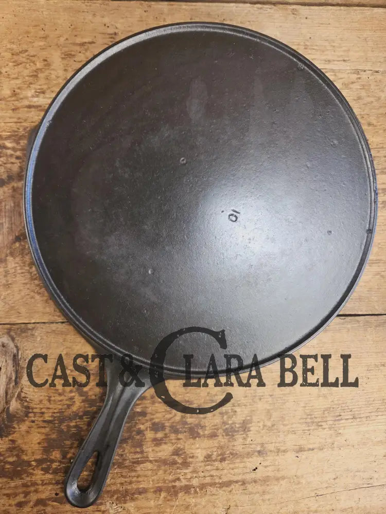 Awesome and tough to find! Fantastic for the gourmet kitchen! 1920’s Vollrath #10 Cast Iron Skillet with Heat Ring