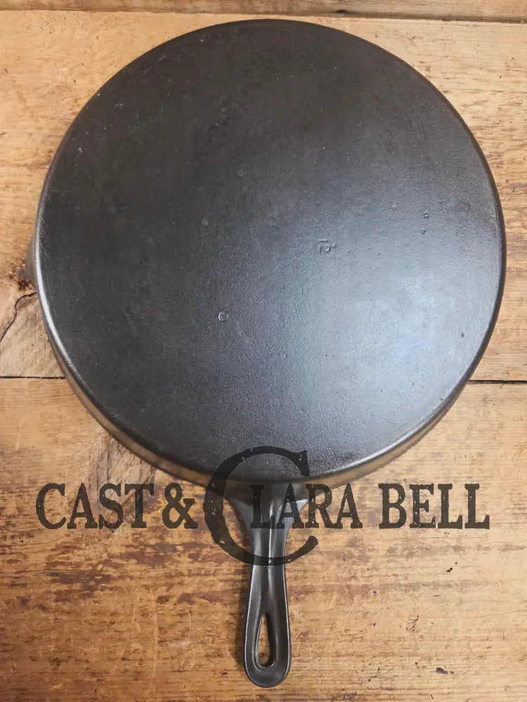 Awesome and tough to find! Scarce smooth bottom #12 Vollrath cast iron skillet. This is a conversation starter! Skillet