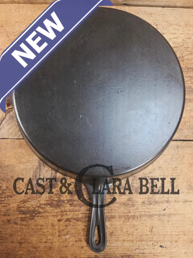 Awesome and tough to find! Scarce smooth bottom #12 Vollrath cast iron skillet. This is a conversation starter! Skillet