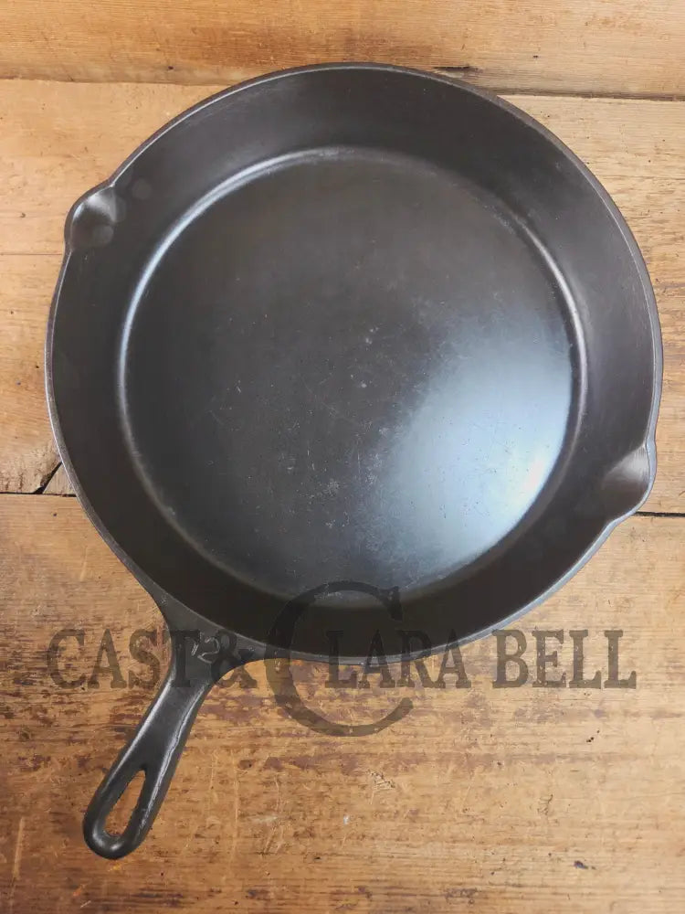 Awesome and tough to find! Scarce smooth bottom #12 Vollrath cast iron skillet. This is a conversation starter! Skillet