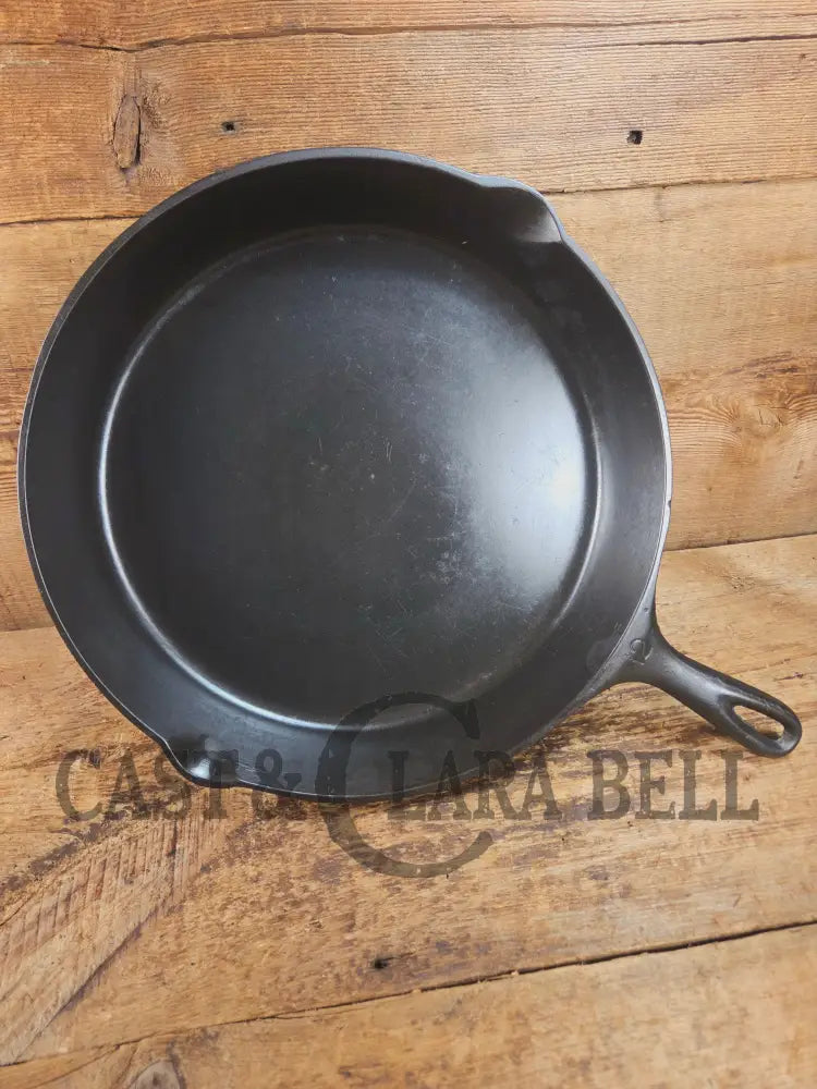 Awesome and tough to find! Scarce smooth bottom #12 Vollrath cast iron skillet. This is a conversation starter! Skillet