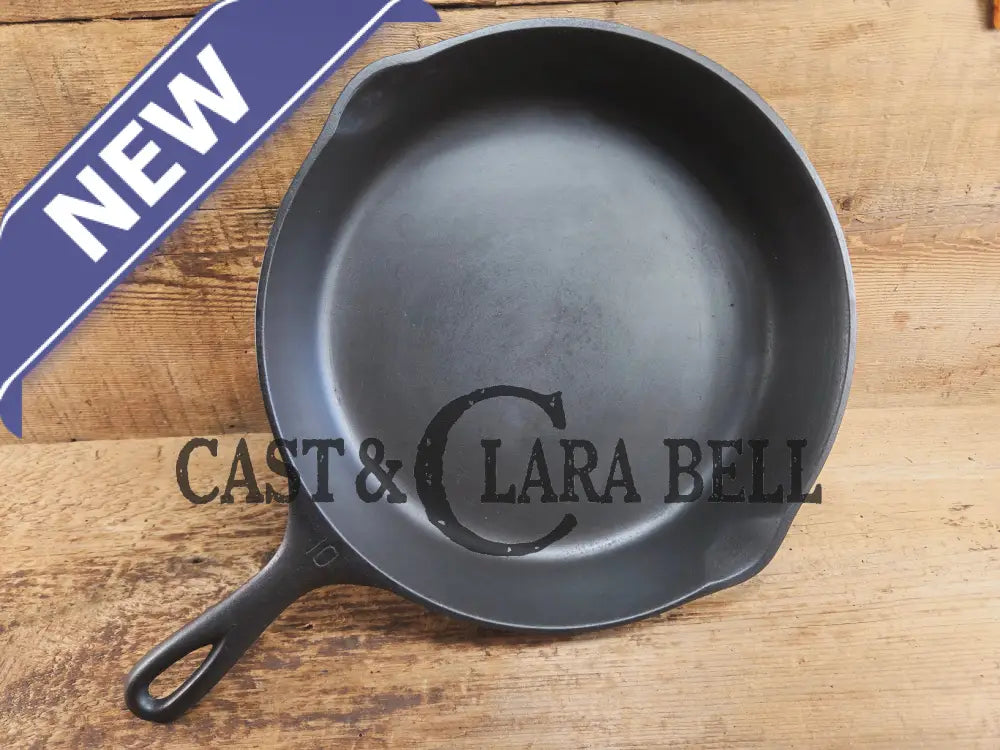 Awesome bacon skillet. Big 1930’s Wagner Ware #10 Cast Iron Skillet with Stylized Logo 1060 R Skillet