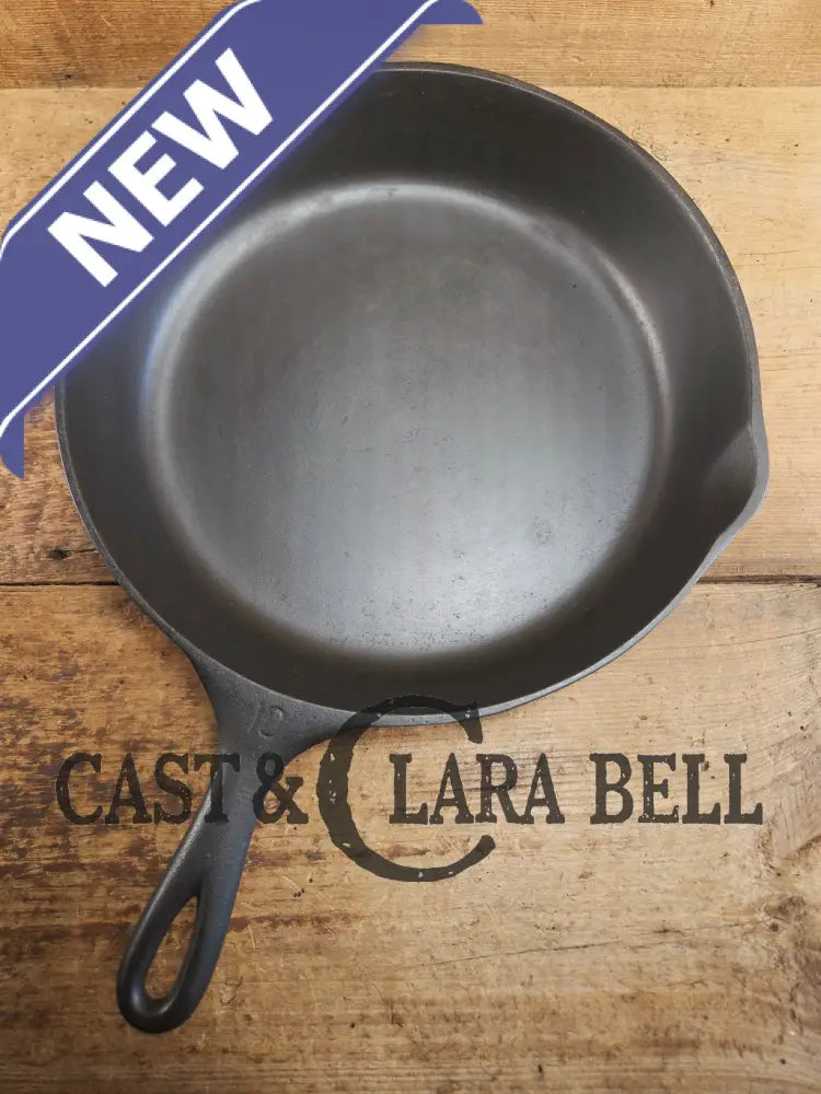 Awesome bacon skillet. Big 1930’s Wagner Ware #10 Cast Iron Skillet with Stylized Logo 1060 R Skillet