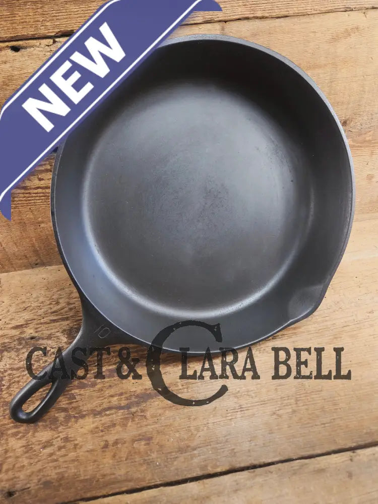 Awesome bacon skillet. Big 1930’s Wagner Ware #10 Cast Iron Skillet with Stylized Logo 1060 R Skillet