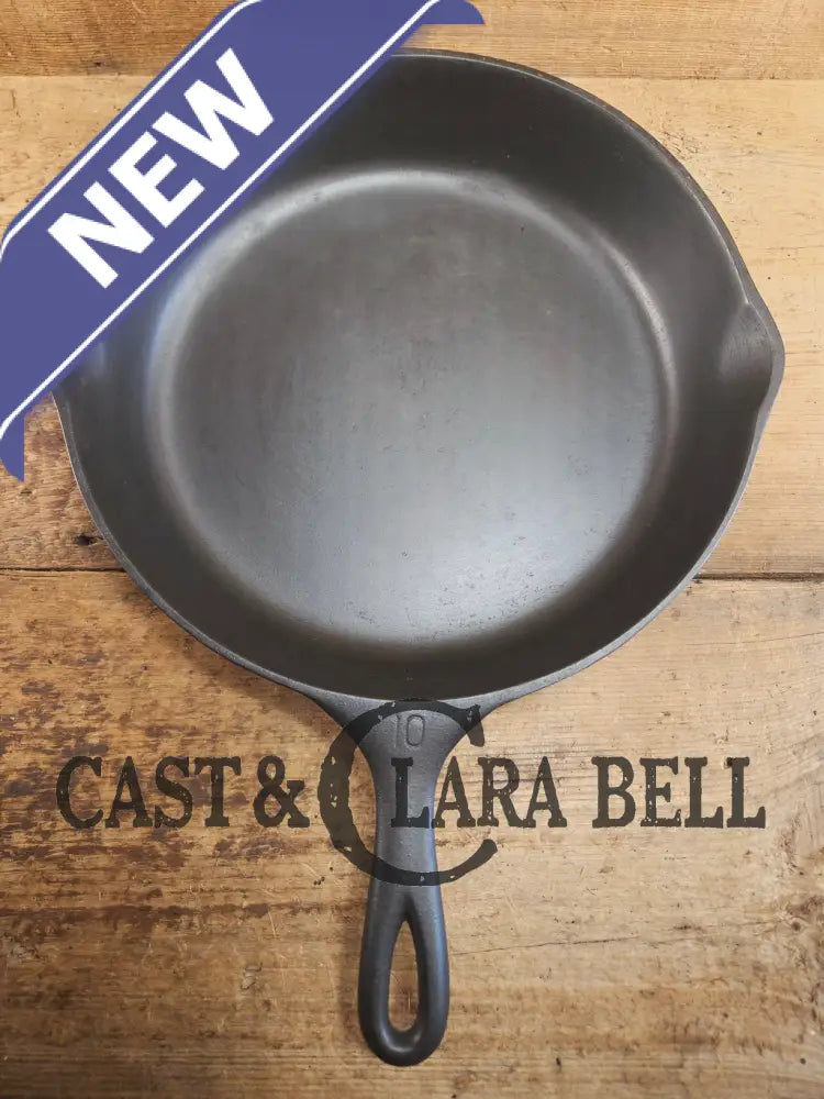 Awesome bacon skillet. Big 1930’s Wagner Ware #10 Cast Iron Skillet with Stylized Logo 1060 R Skillet