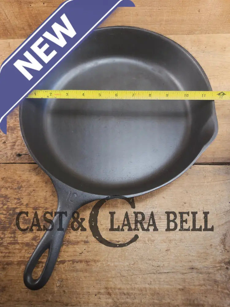 Awesome bacon skillet. Big 1930’s Wagner Ware #10 Cast Iron Skillet with Stylized Logo 1060 R Skillet