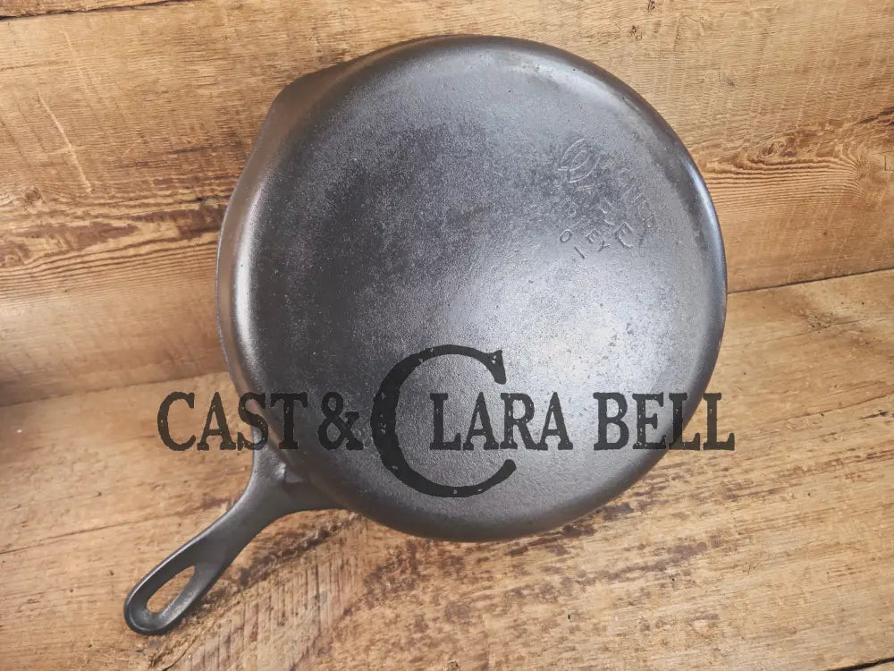 Awesome big bacon skillet! Big 1930’s Wagner Ware #10 Cast Iron Skillet with Stylized Logo 1060 A Skillet