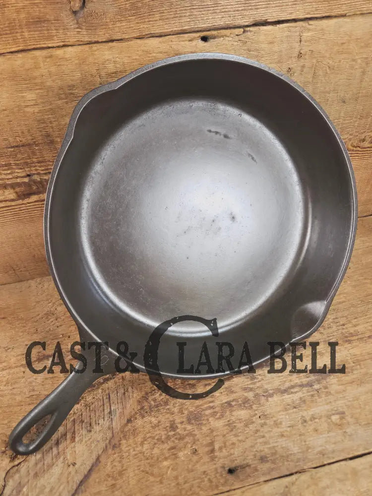 Awesome big bacon skillet! Big 1930’s Wagner Ware #10 Cast Iron Skillet with Stylized Logo 1060 A Skillet