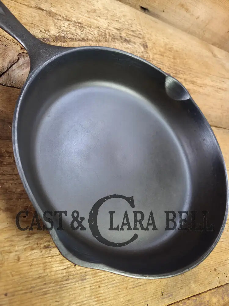 Awesome big bacon skillet! Big 1930’s Wagner Ware #10 Cast Iron Skillet with Stylized Logo 1060 A Skillet