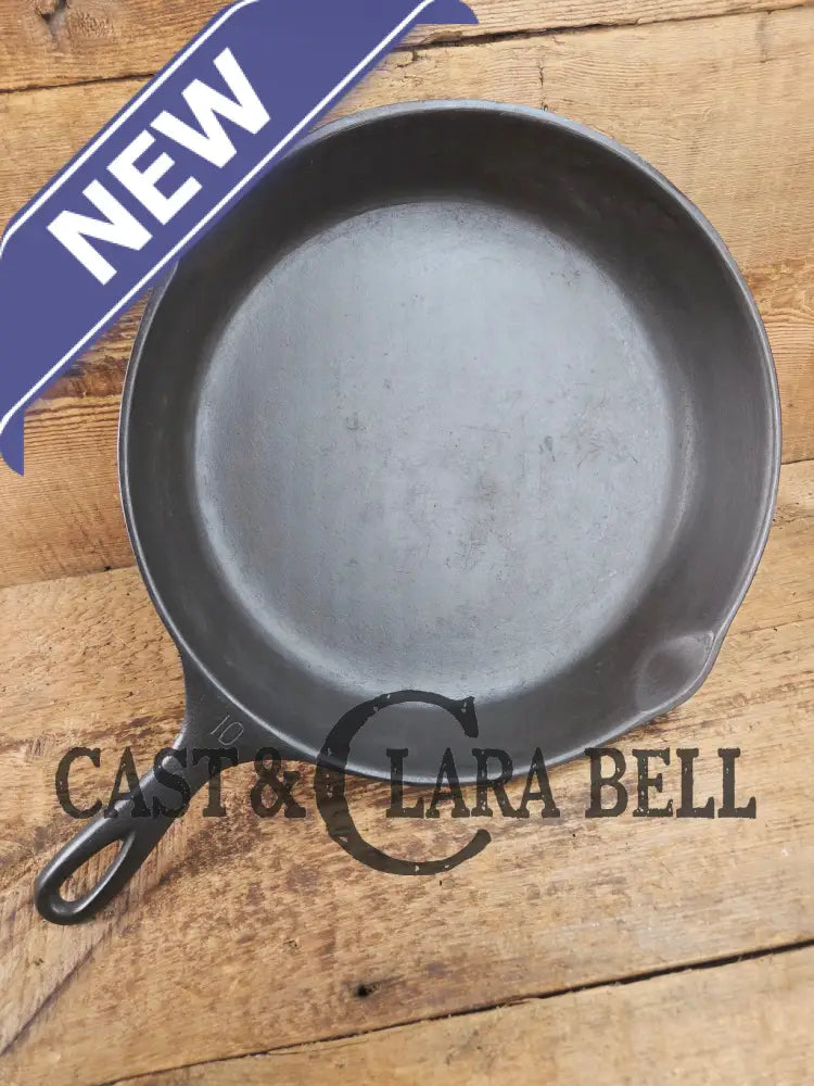 Awesome big bacon skillet! Big 1930’s Wagner Ware #10 Cast Iron Skillet with Stylized Logo 1060 A Skillet