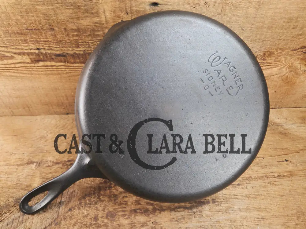 Awesome big bacon skillet! Big 1930’s Wagner Ware #10 Cast Iron Skillet with Stylized Logo 1060 A Skillet
