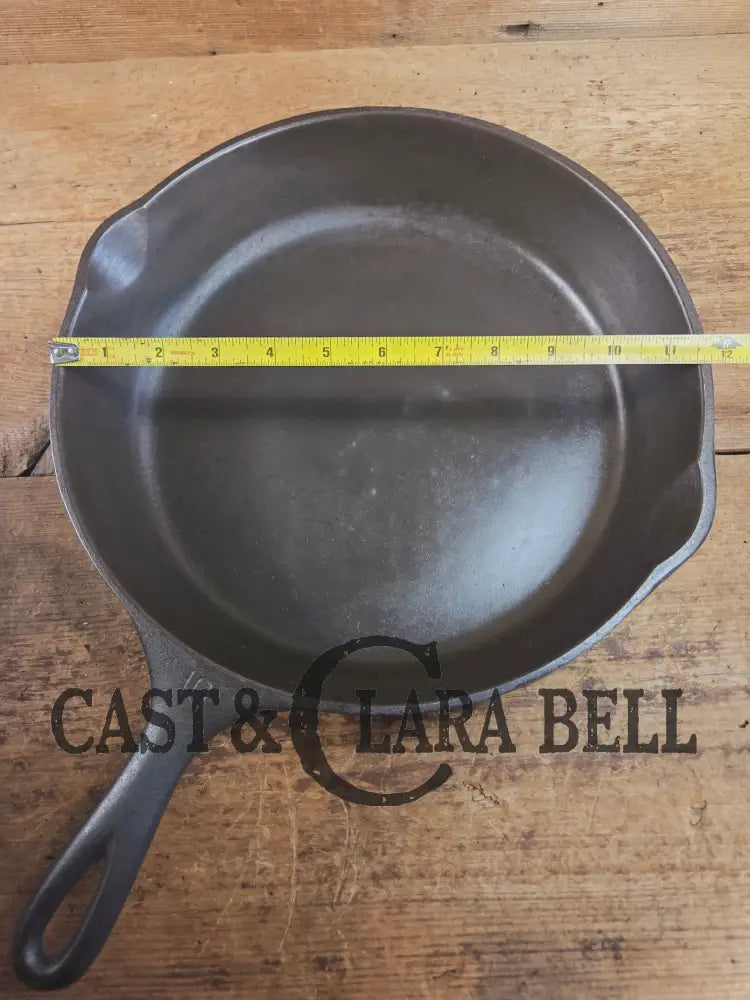 Awesome big bacon skillet! Big 1930’s Wagner Ware #10 Cast Iron Skillet with Stylized Logo 1060 A Skillet