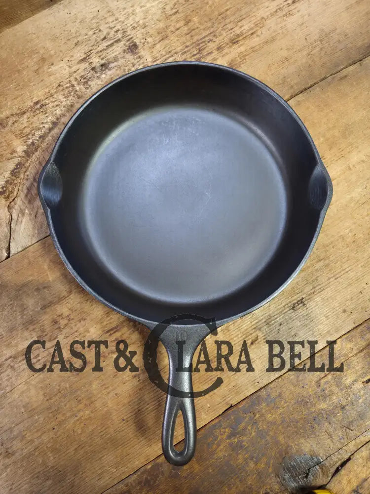 Awesome big bacon skillet! Big 1930’s Wagner Ware #10 Cast Iron Skillet with Stylized Logo 1060 A Skillet